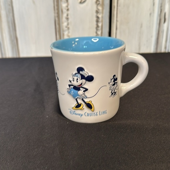 Disney Cruise-line Mini Mouse 3D Graphic Coffee Mug - Picture 3 of 5